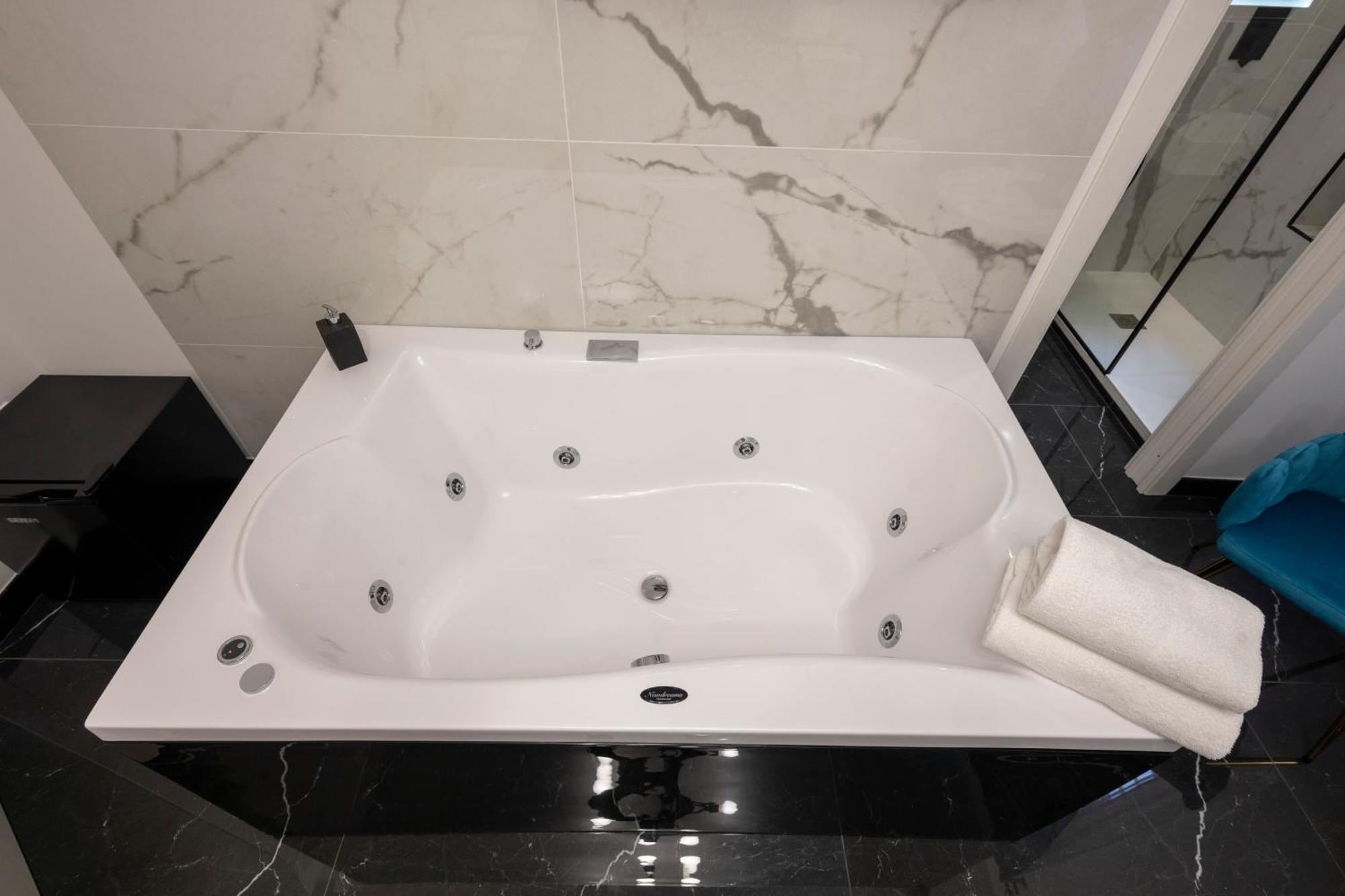 Jacuzzi Rooms Vatican Museum Rome Exterior photo